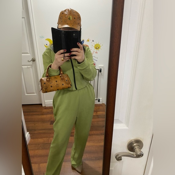 Mcm mini Boston- Germany -Authentic ✅Well used condition -firm in price . - Picture 15 of 16